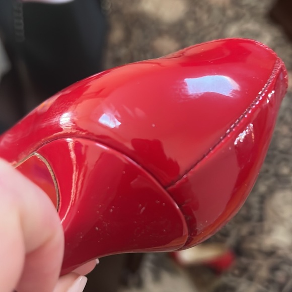 STEAL OF THE DAY AUTHENTIC - FLASH TODAY ONLY ⭐️✨LOUBOUTIN RED HEELS👠 - Picture 17 of 17